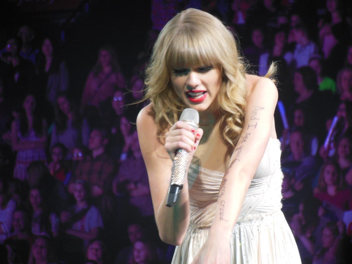 Funny and Random Facts About Taylor Swift 